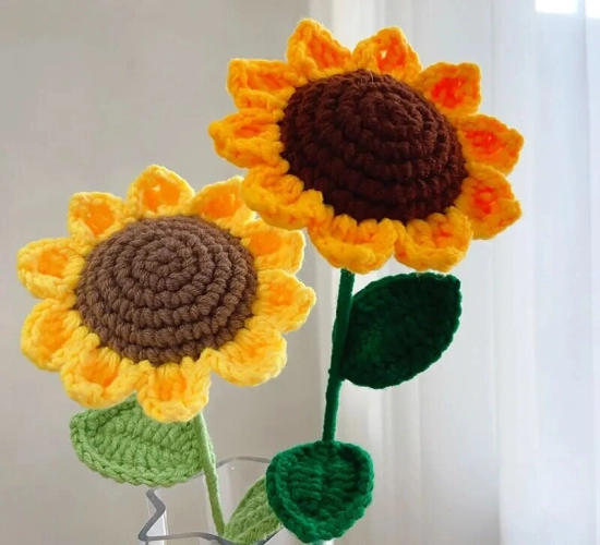 Set of 3 Hand-Woven Sunflower Bouquets: Creative Wool Knitting Flower Decorations, Ideal for Teachers' Day and Mother's Day