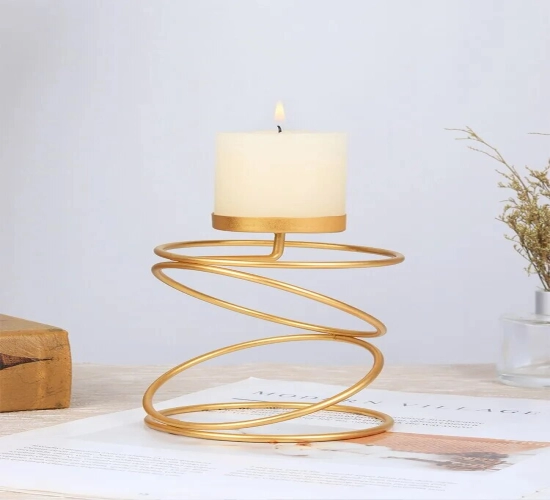 Luxurious Metal Candle Holders in Elegant Gold, Perfect for Wedding Decor, Bar Parties, and Living Room Enhancements. Ideal Home Decor Candlesticks for a Touch of Glamour