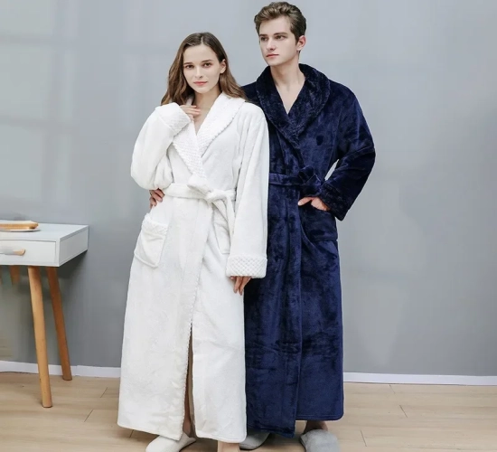 Stay Warm Together: Long Coral Velvet Bathrobes for Men and Women - Thick, Warm, and Cozy Pajamas for Autumn and Winter, Ideal for Couple Comfort After a Shower or Bath