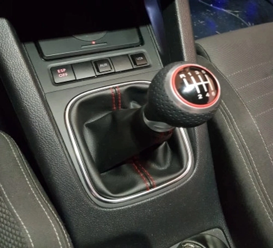 Gear shift knob for VW Golf 5 MK5 R32 GTD GTI from 2004 to 2009, with 6-speed functionality