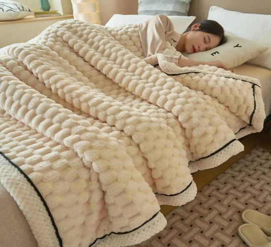 Turtle Velvet Autumn Winter Warm Flannel Fleece Blanket: Soft and Comfortable Bedding for Cozy Thickened Warmth.