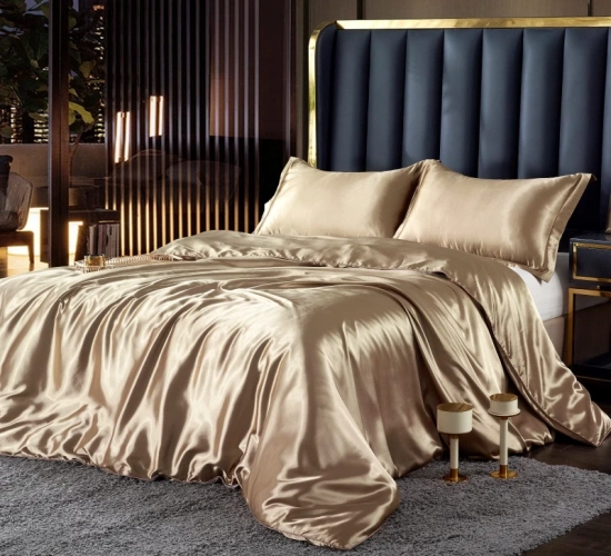 Luxurious Nordic Mulberry Silk Bedding Ensemble: Duvet Cover, Bed Sheet, and Pillowcase Set for Couples or Individuals in Single or Double Sizes, Ideal for Summer Comfort in 1 or 2-Person Bed Configurations.