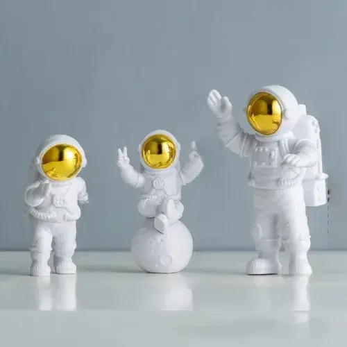 Set of 3 Creative Resin Astronaut Ornaments - Spaceman Desktop Decor, Ideal for Kids' Gift and Home Decoration