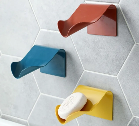 Innovative soap storage box with a creative drain design for the bathroom. Strong, seamless, and requires no perforation, making it a convenient shower accessory.