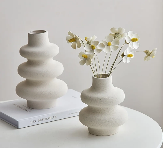"Contemporary White Ceramic Vase – Stylish Home Decor Accent for Living Rooms with a Modern Touch"