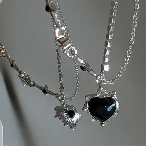 17KM Y2K Crystal Heart Necklace - Trendy Kpop Clavicle Chain for Women, Girls. Perfect for Parties. 2023 Jewelry Trend.