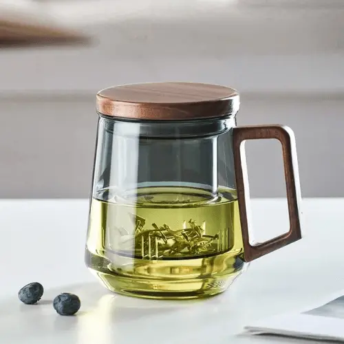 High-Quality Glass Tea Cup with Wood Handle - Chinese Heat-Resistant Puer Filter Cups, Offering Convenience and Elegance in a Kung Fu Tea Cup Set.