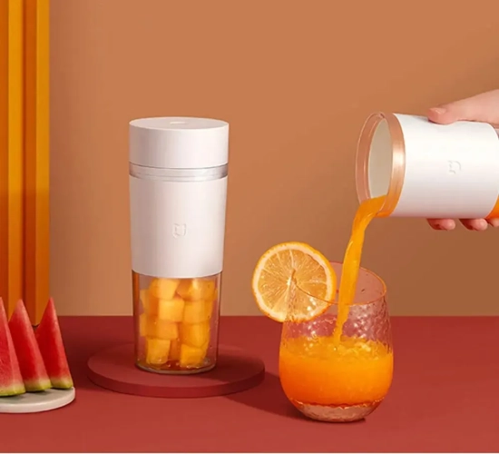 Portable Electric Fruit Juicer Machine: A Kitchen Food Processor for Oranges, equipped with a Type-C interface. Ideal for Juice Extraction and Home Use.