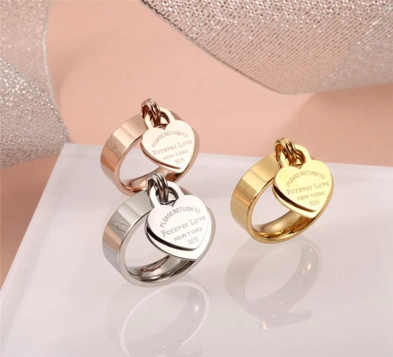 Rose gold-plated stainless steel charm ring for girls and women. Trendy sweet heart design, perfect female ring gift in various sizes.