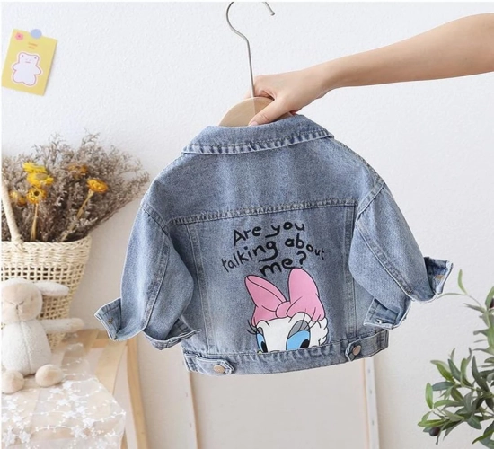Stylish 2023 cartoon daisy denim jacket for girls, perfect for spring and autumn. Kids' casual outerwear for ages 2-7 years.