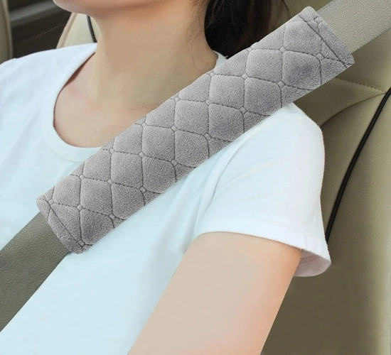 Universal Adjustable Plush Car Seat Belt Cover: Soft Shoulder Pad for Car Safety Belt, Suitable for Kids and Adults. Enhance Car Interior Comfort with this Universal Car Accessory.