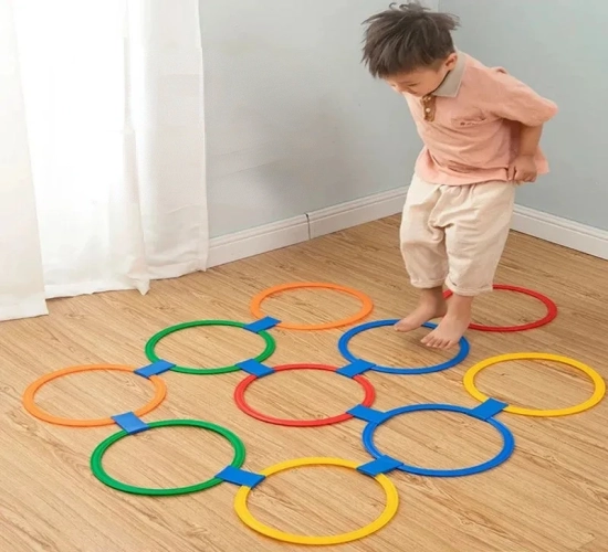 Kids' outdoor sport toy set Lattice jump ring game with 10 hoops and 10 connectors for fun in the park. Ideal for boys and girls.