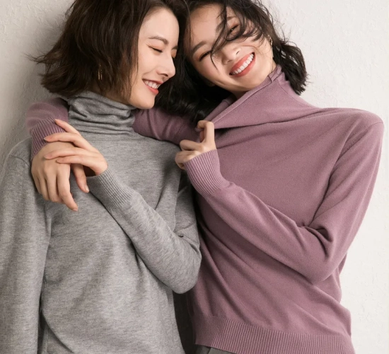 2023 Korean fashion turtleneck sweater for fall/winter. Slim fit, basic pullover with stretch for women. Ideal for layering or standalone wear.