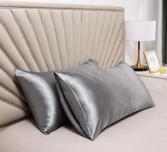 100% Silk Pillowcase: Silky Satin Pillow Cover for Hair Beauty and Comfort. A Luxurious and Comfortable Pillow Case Ideal for Home Decor, Available for Wholesale.