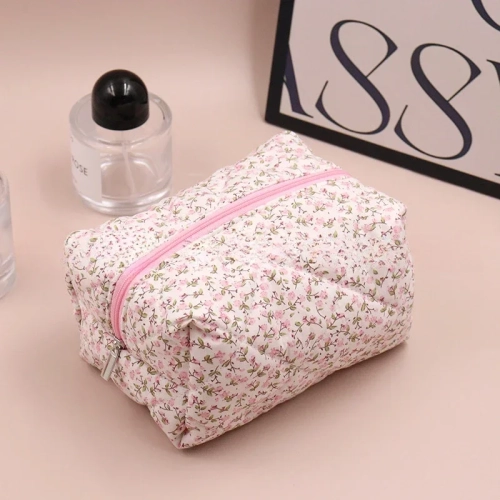 "Chic and Practical: Floral Print Makeup Bag with Zipper, Ideal for Portable Travel and Skincare Storage