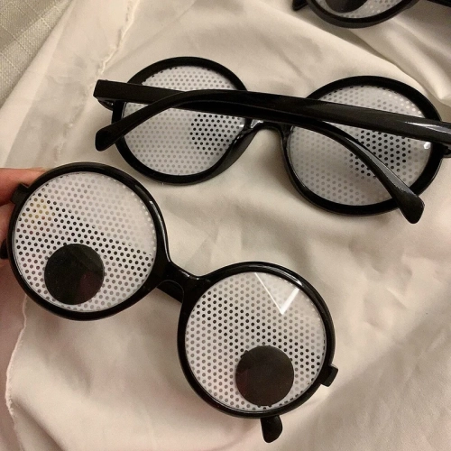 Quirky eyewear for a fun birthday bash! Perfect for cosplay, festivals, and games. Get creative with these cute, round frames.